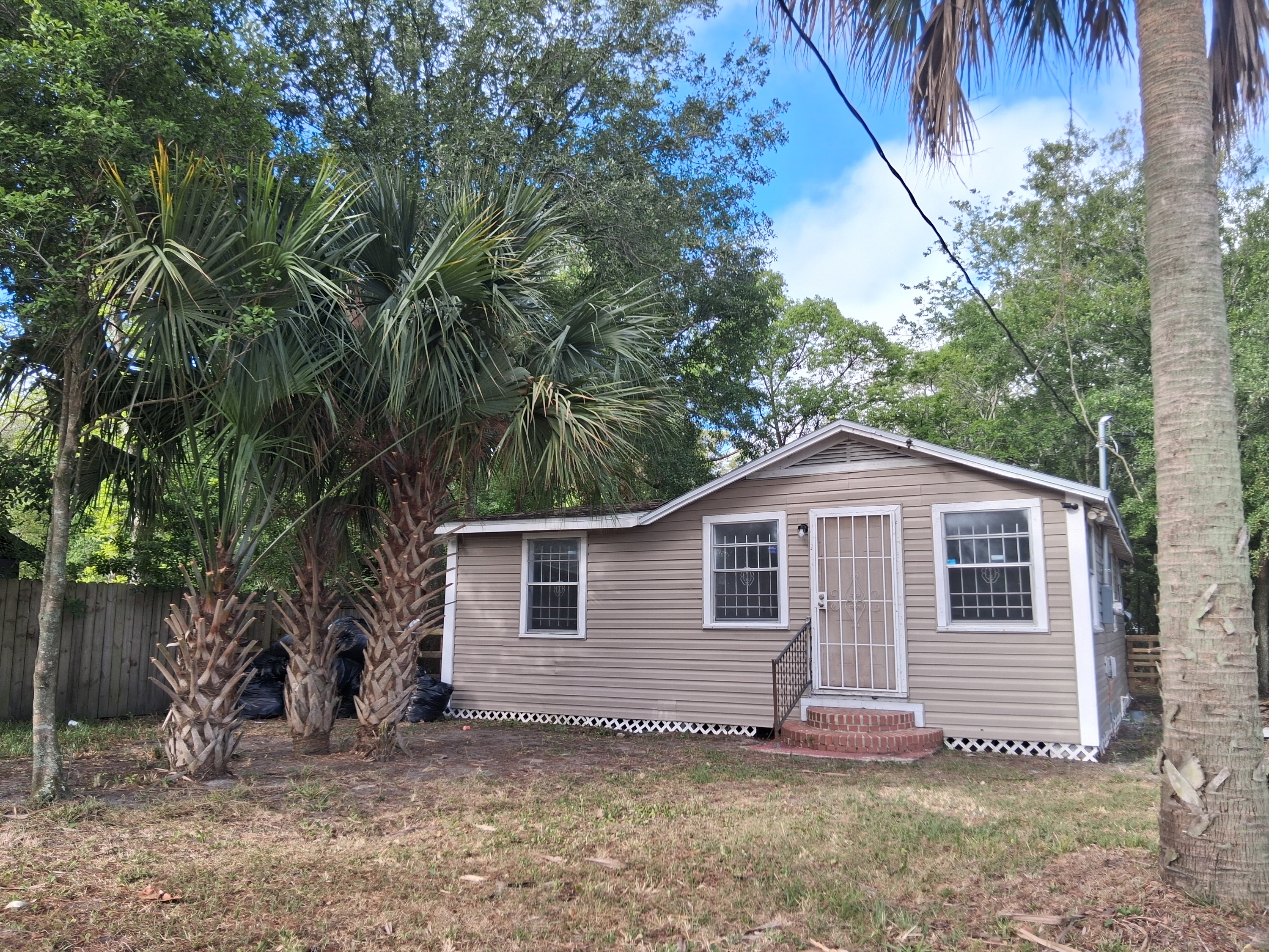 2904 Moncrief Rd.